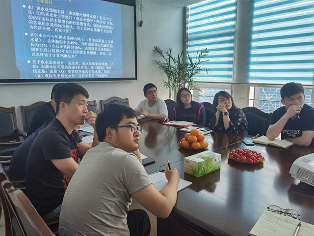 我院特邀請(qǐng)?jiān)暇┧畡?wù)集團(tuán)總工吳志成來我院授課(圖1)